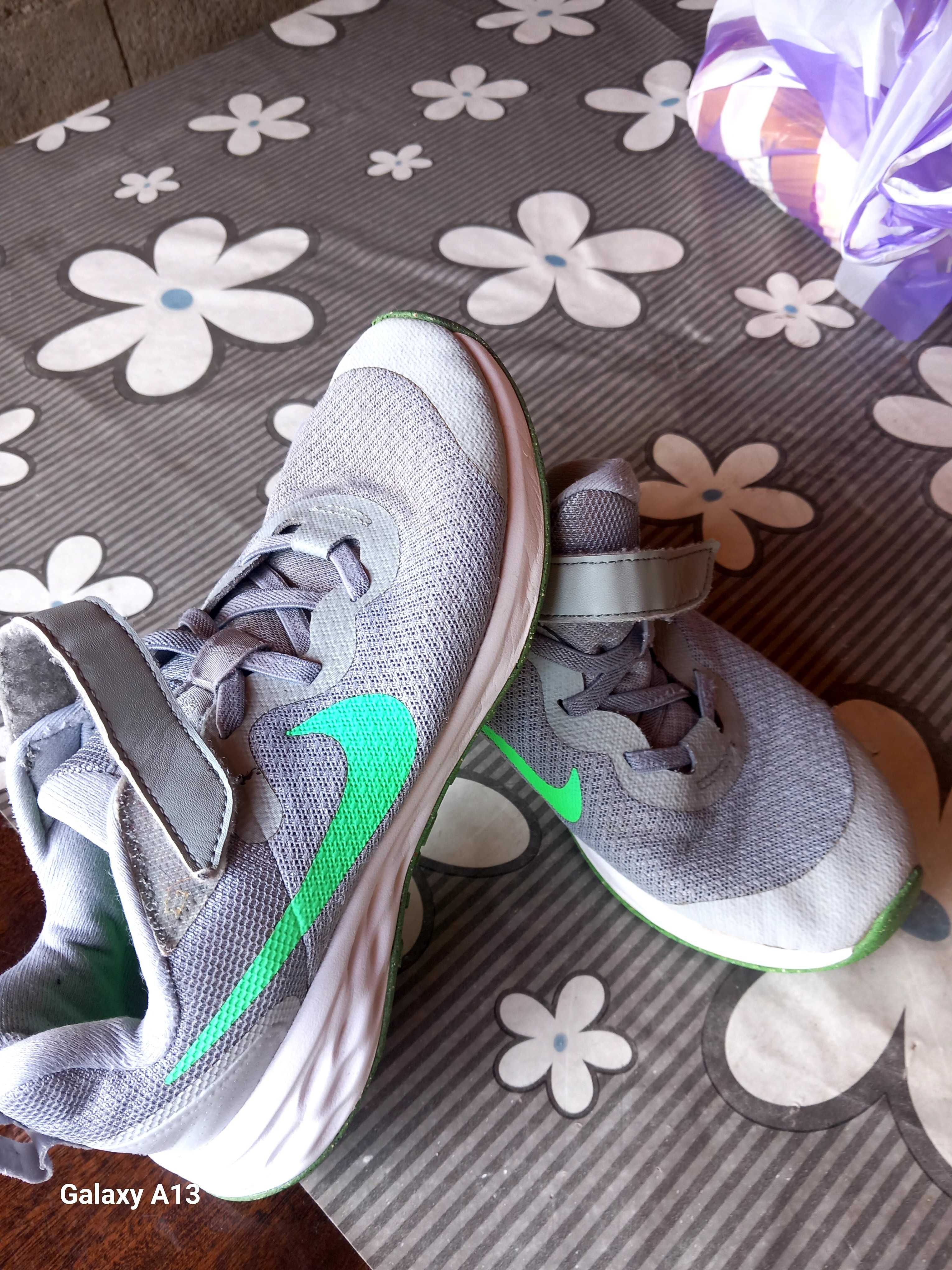 Маратонки NIKE  35 номер