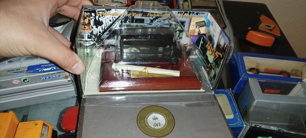 Продавам метални колички и камиони 1/18, 1:18 1:24 1:43