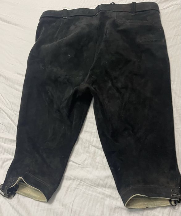 Lederhosen piele ( pantaloni bavarezi)