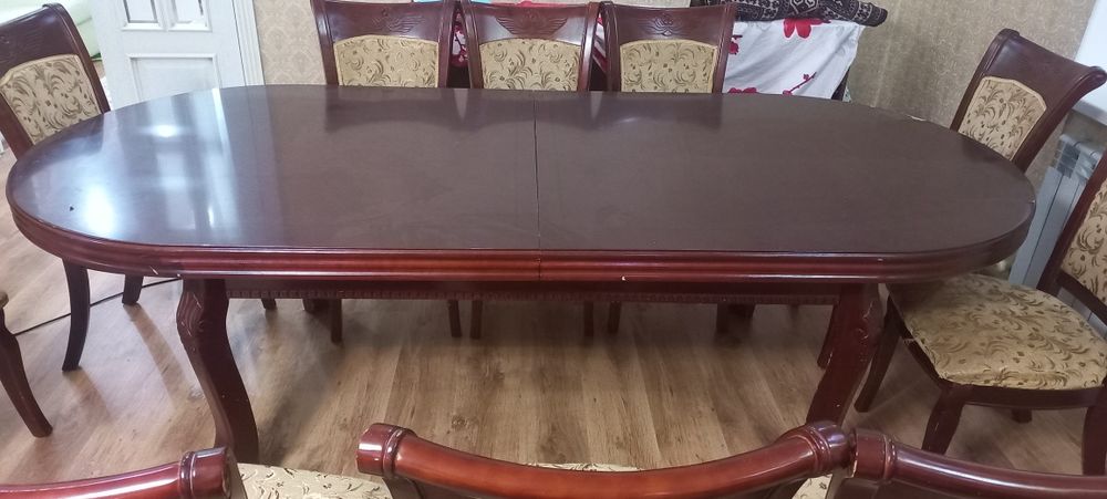 Стол и 12 стульев
