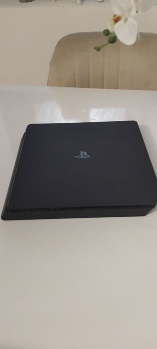 Vând PS4 Sony + controler