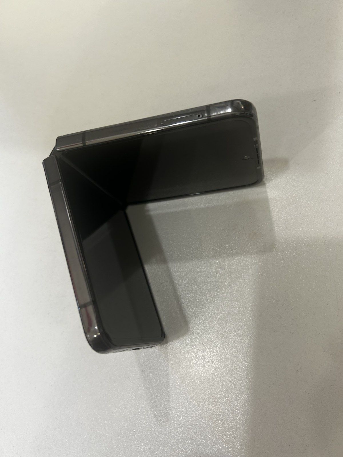Продавам Samsung  Galaxy  Z flip 4