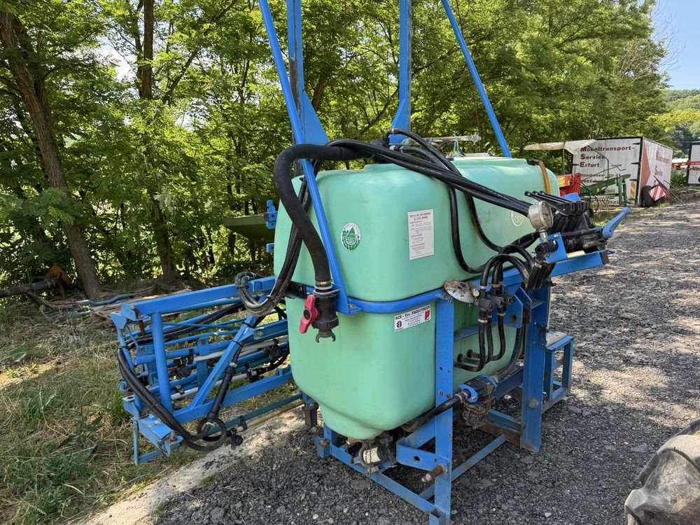 Instalatie pompa erbicidat 800l met erbicidat Berthond