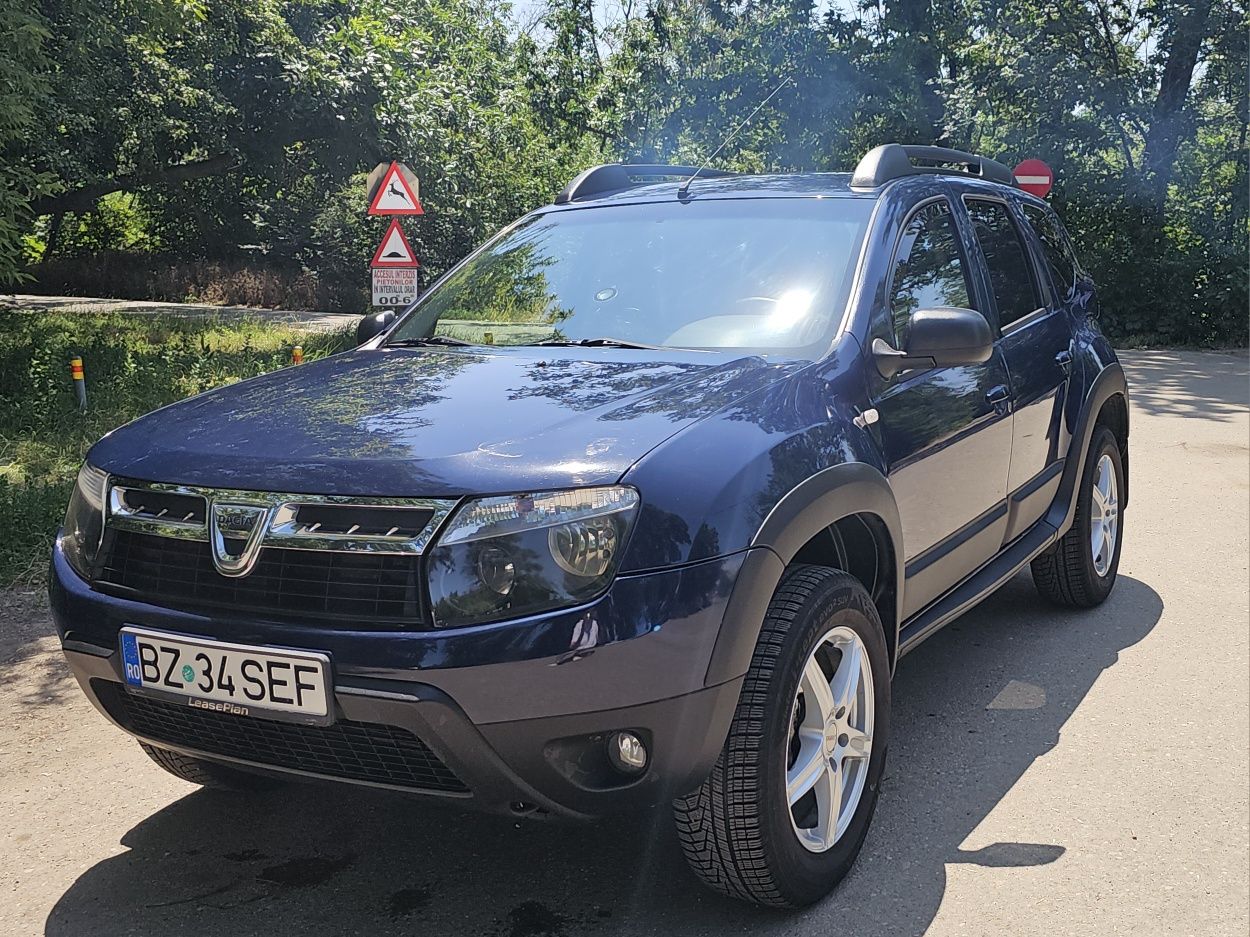 Vând Dacia duster