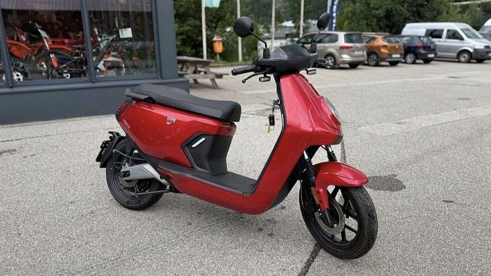 Scuter electric NIU MQI GT cu doua baterii.