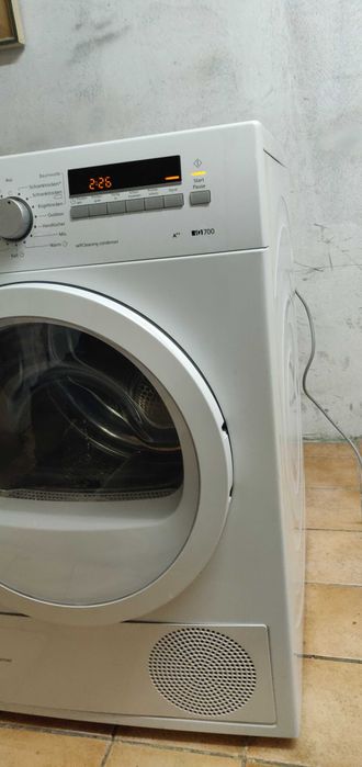 Uscator de rufe / haine Siemens IQ700 cu pompa de caldura A++