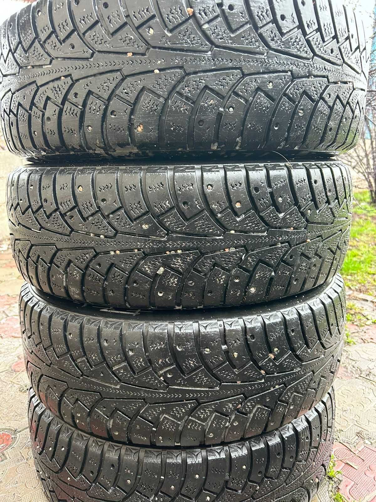 Продам зимние шины 195/65R15