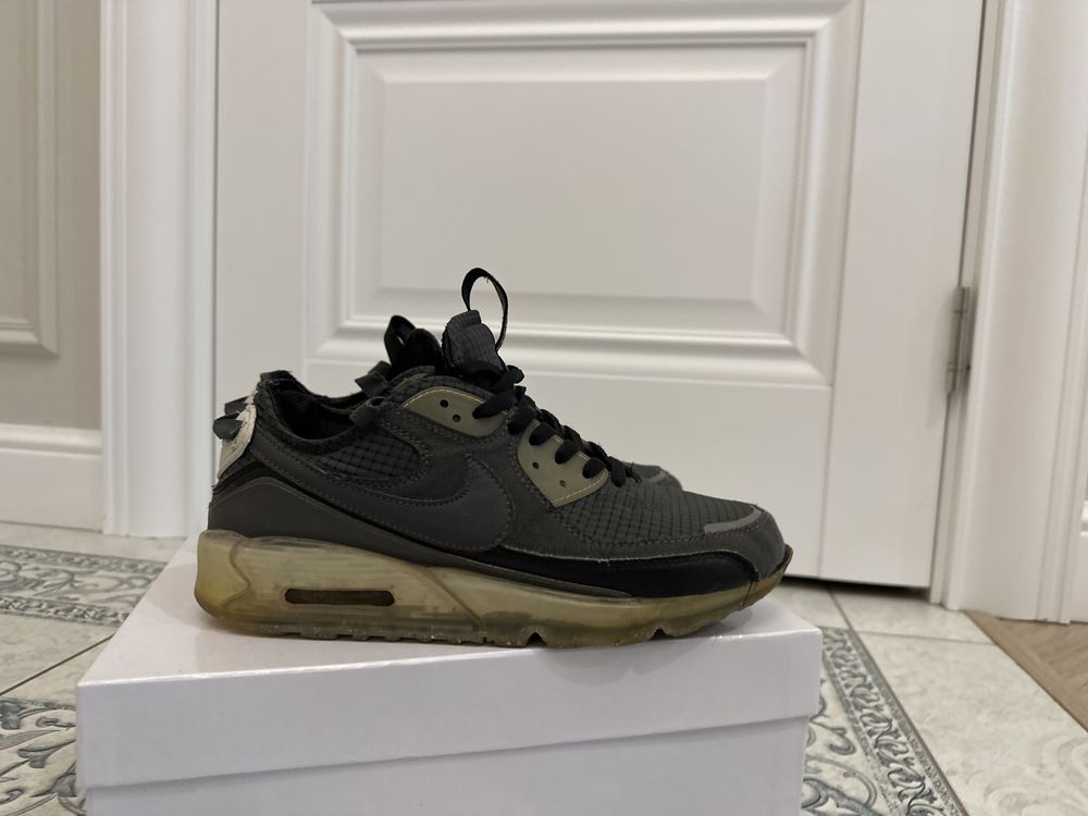 Nike Air Max 90 в хорошем состоянии