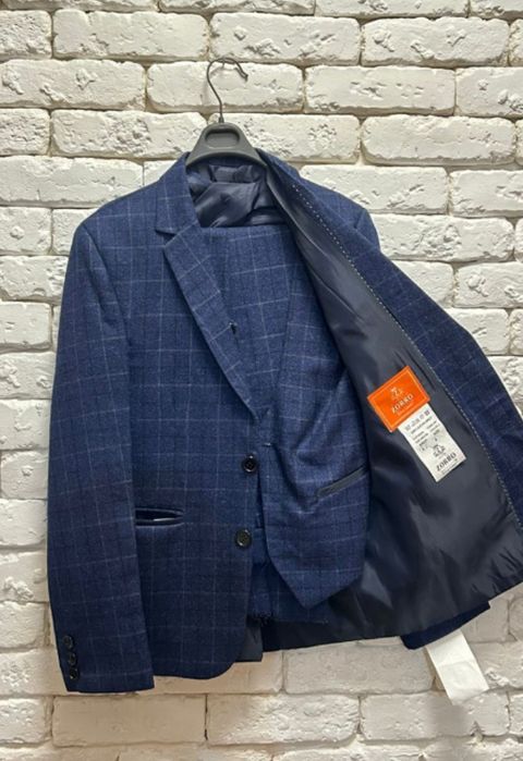 Школьный костюм новый с этикеткой и чехлом  на 10-11 лет