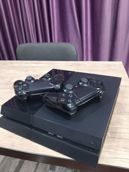 Sotiladi Playstation 4