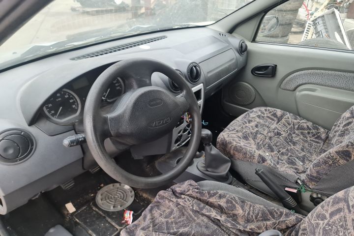 Bara fata Dacia Logan prima generatie