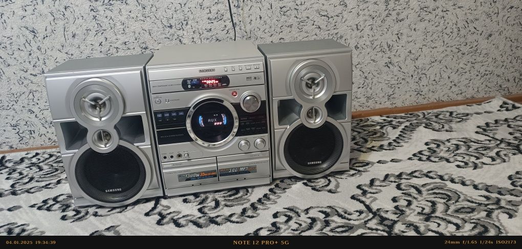 Музыкальный центр