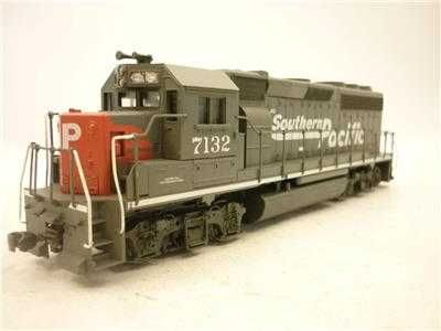 Дизелов локомотив EMD GP40-2 с габарит HO от Athearn,