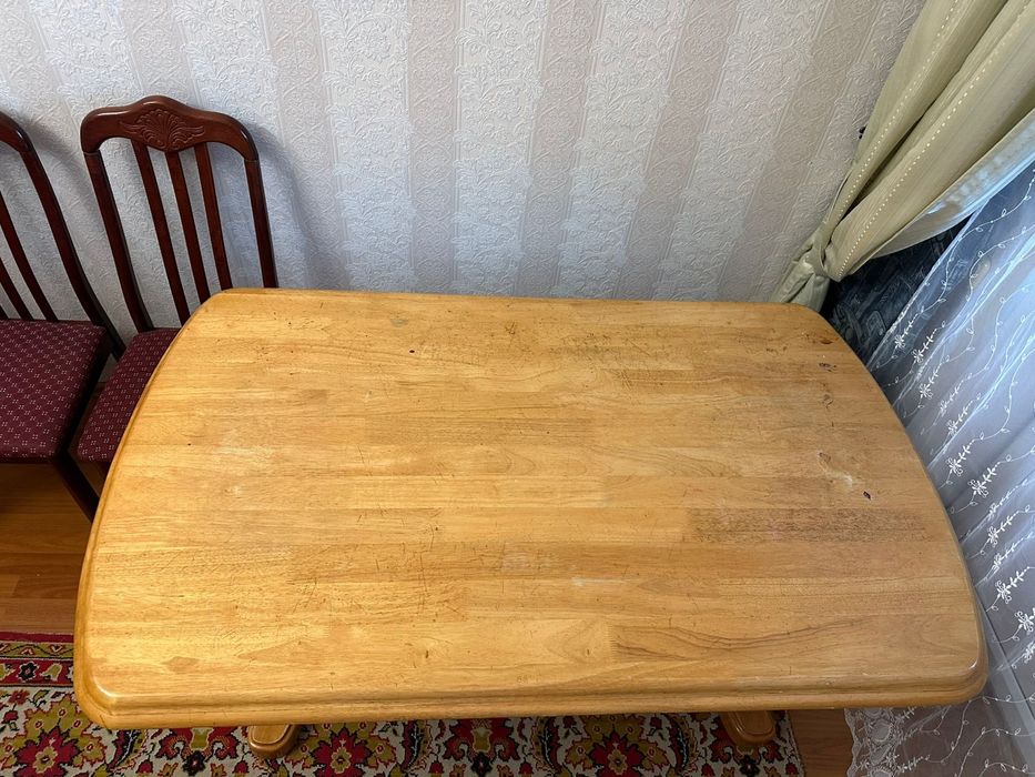 Стол в хорошем состоянии