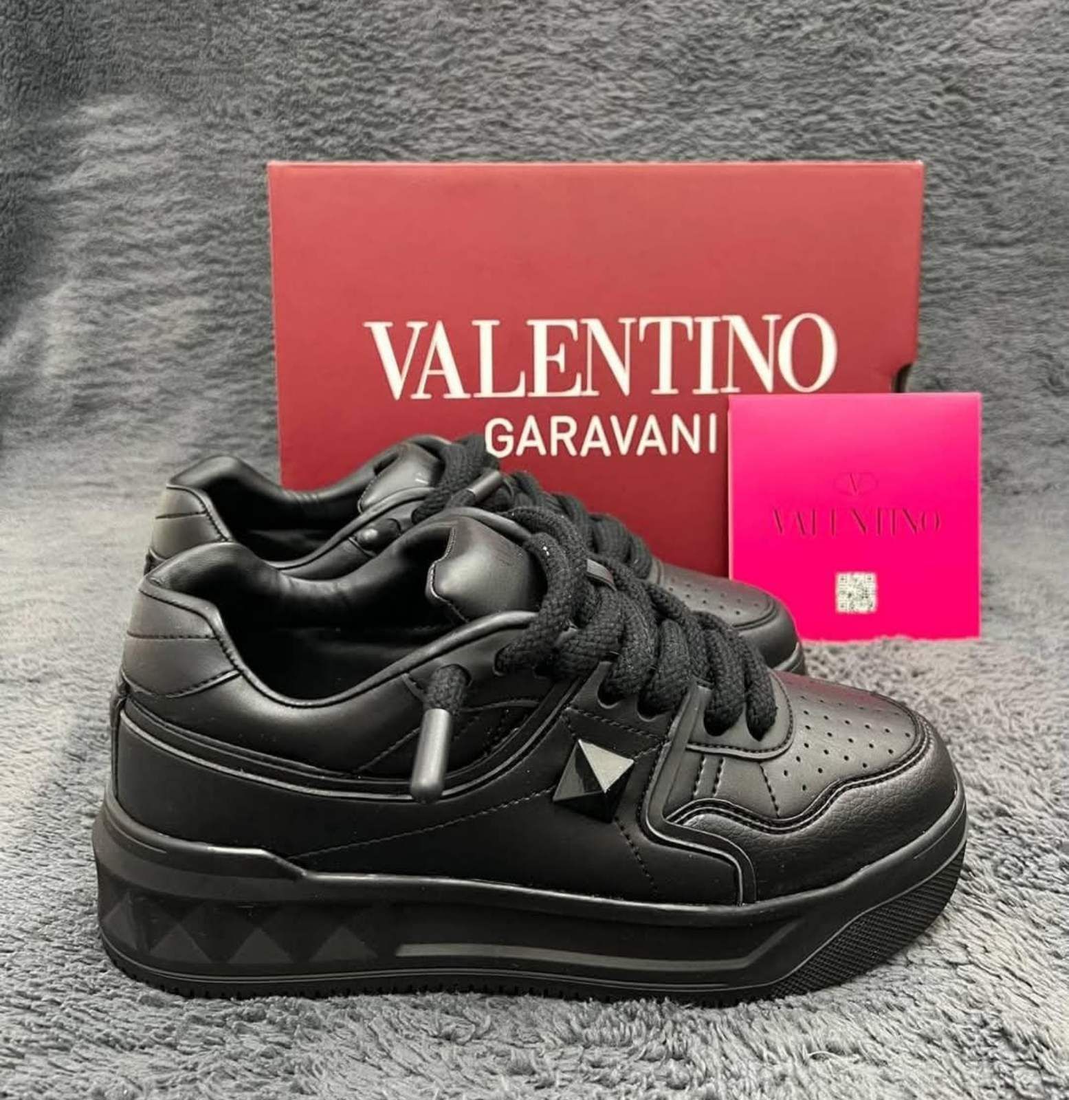 Обувки Valentino