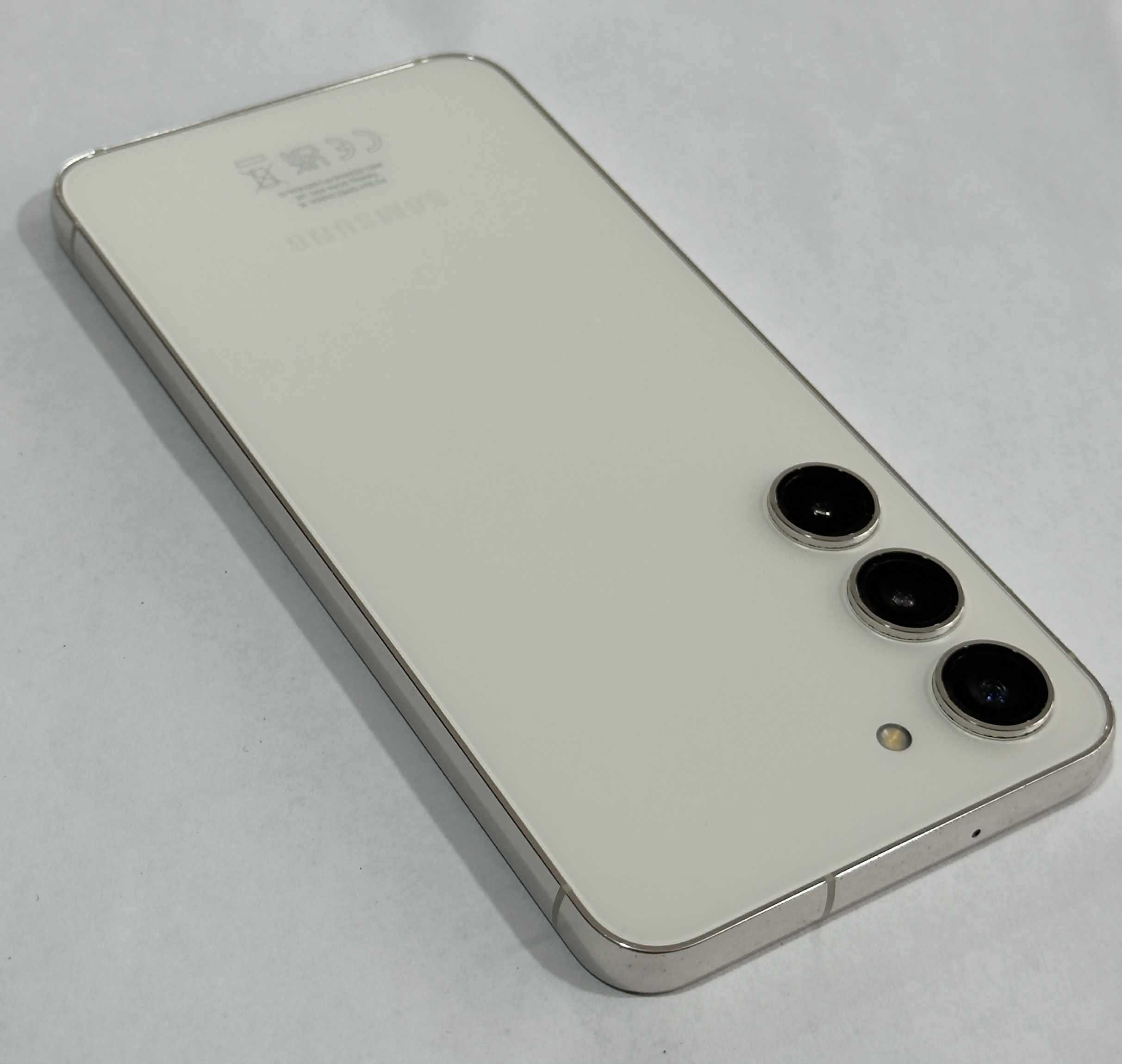 Телефон Samsung S23 128/8gb
