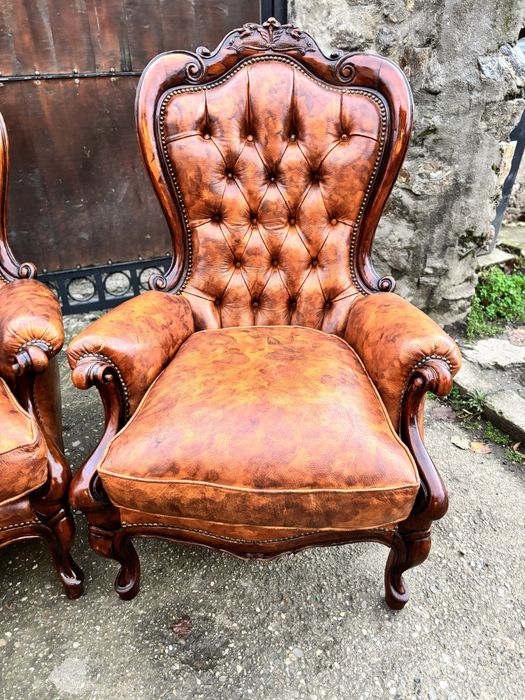 Canapea stil chestefield