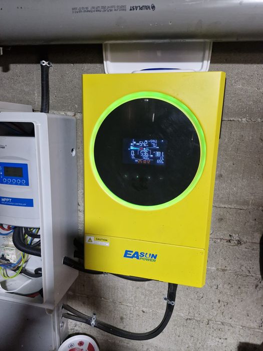 Invertor EASUN 5,6 KW stare perfecta de funcționare