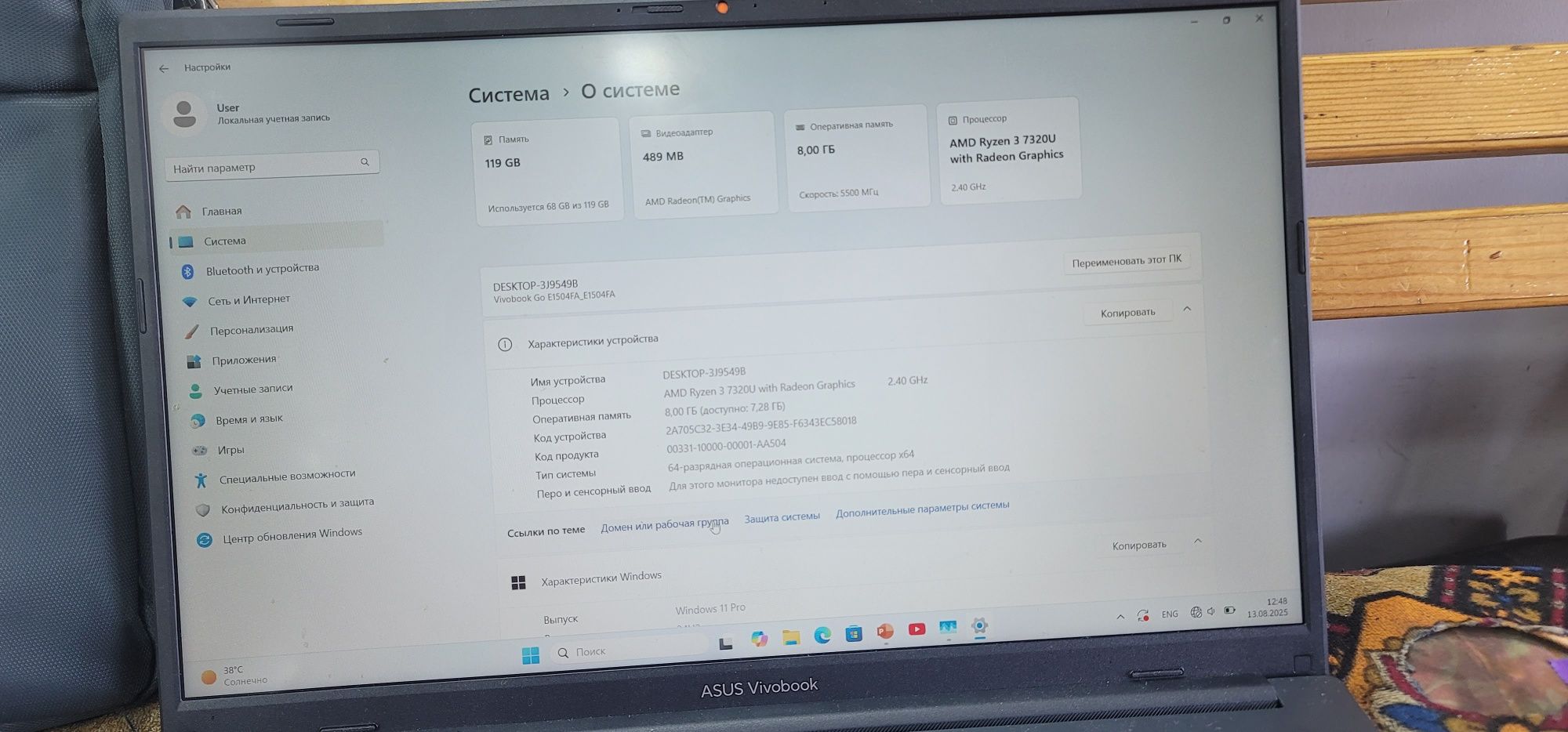 Asus Vivobook RYZEN 3 7000 series.