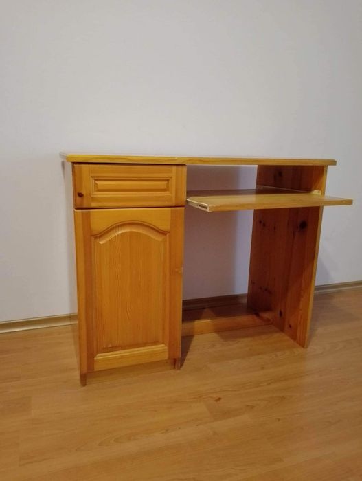 Дървено бюро запазено