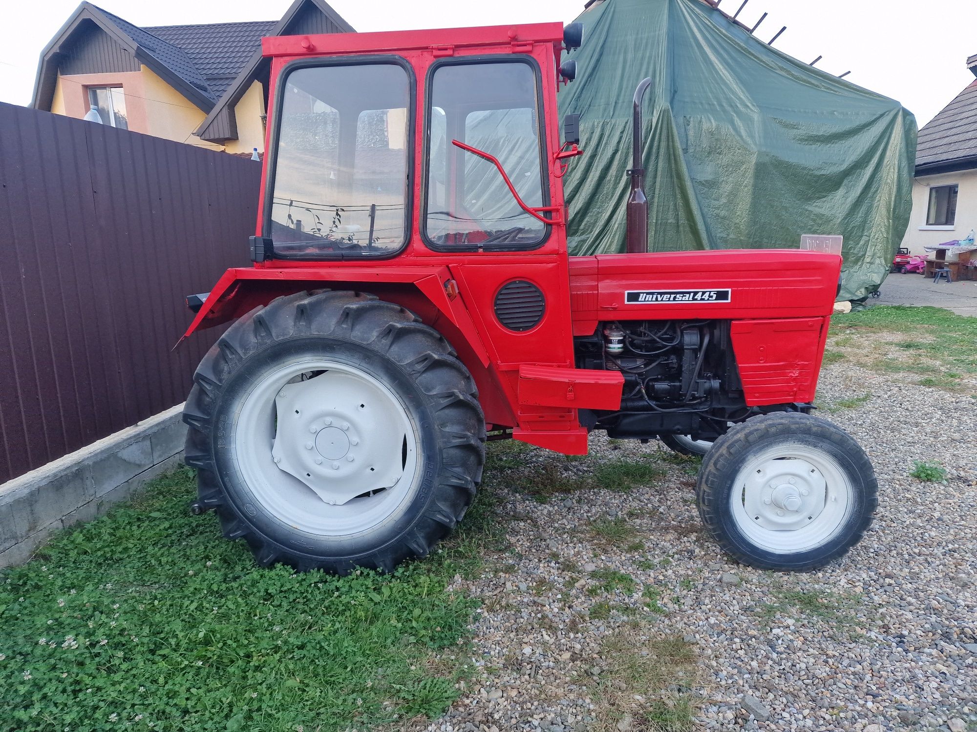 Tractor Universal 445