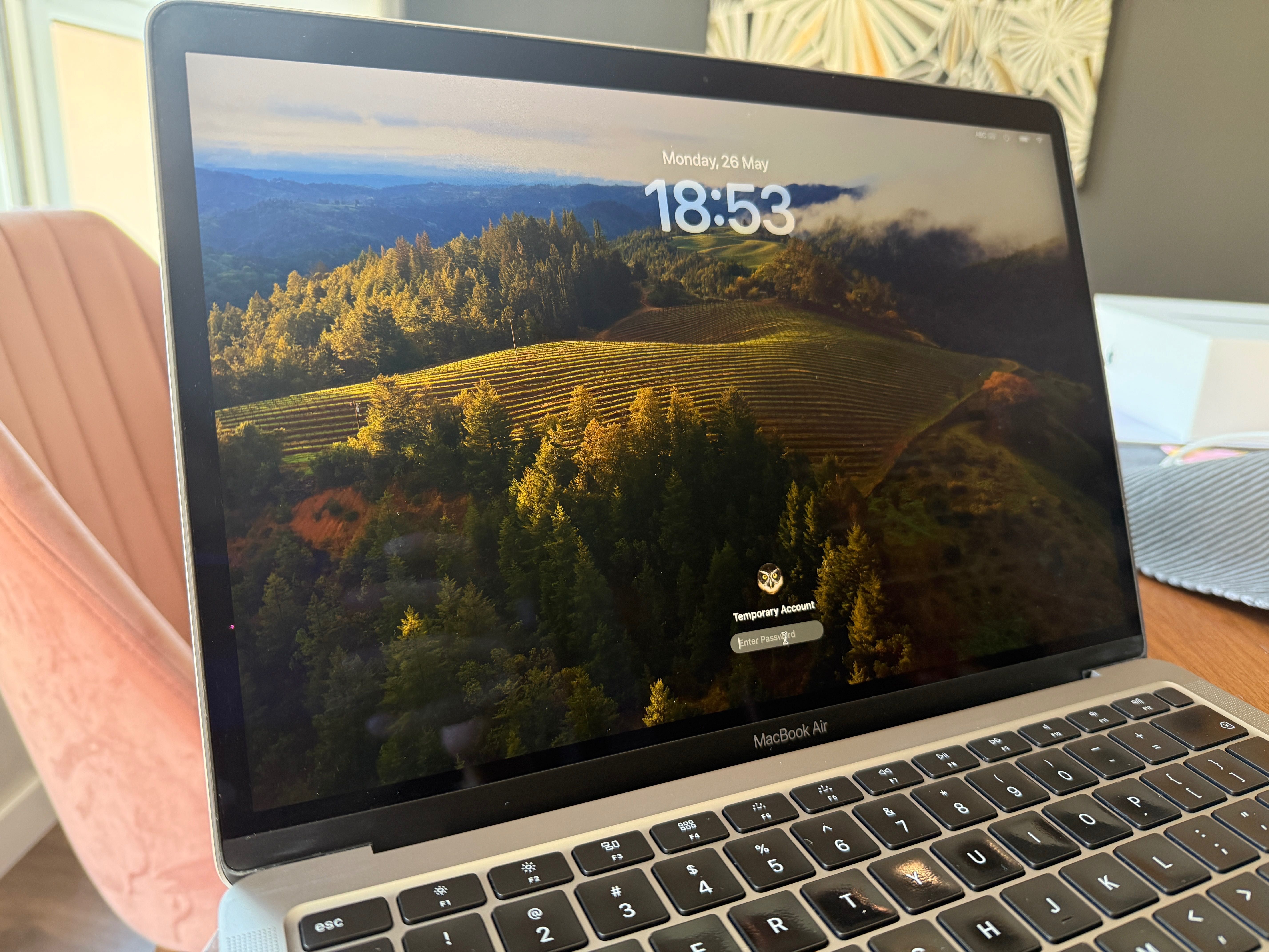 MacBook Air 13-inch, Space Gray, 1.1GHz DC, 8GB, 256GB, 2020