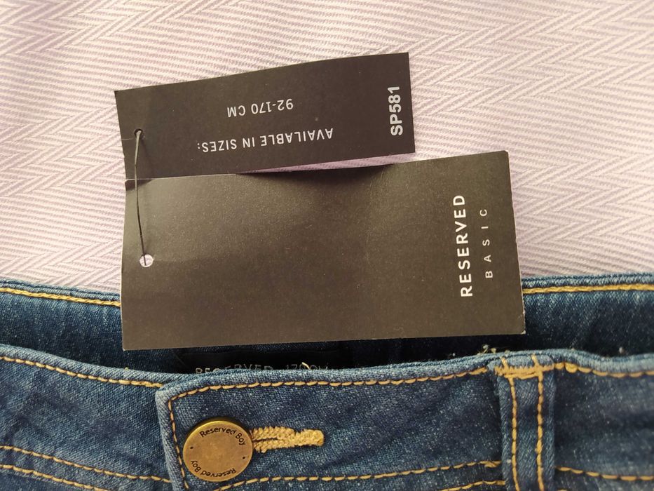Чисто нови еластични дънки RESERVED, slim, за ръст 170 см.