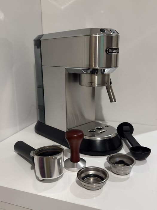 Espressor De’Longhi Dedica Style EC 685 w