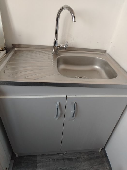Кухонная мойка со шкафом