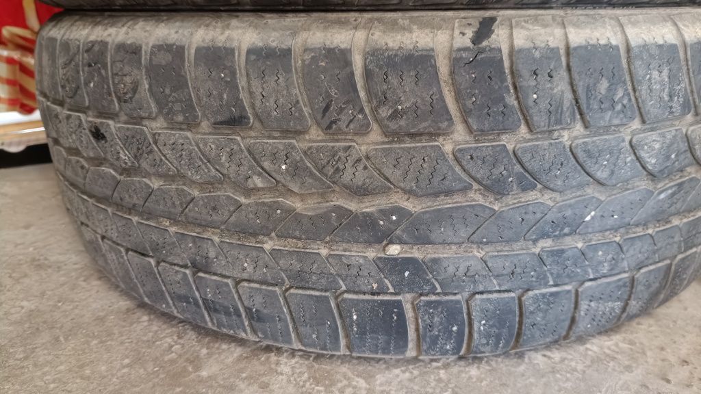 Anvelope Duster 215/60/r17