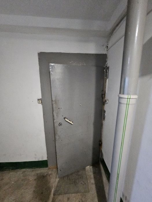 Продам метал дверь