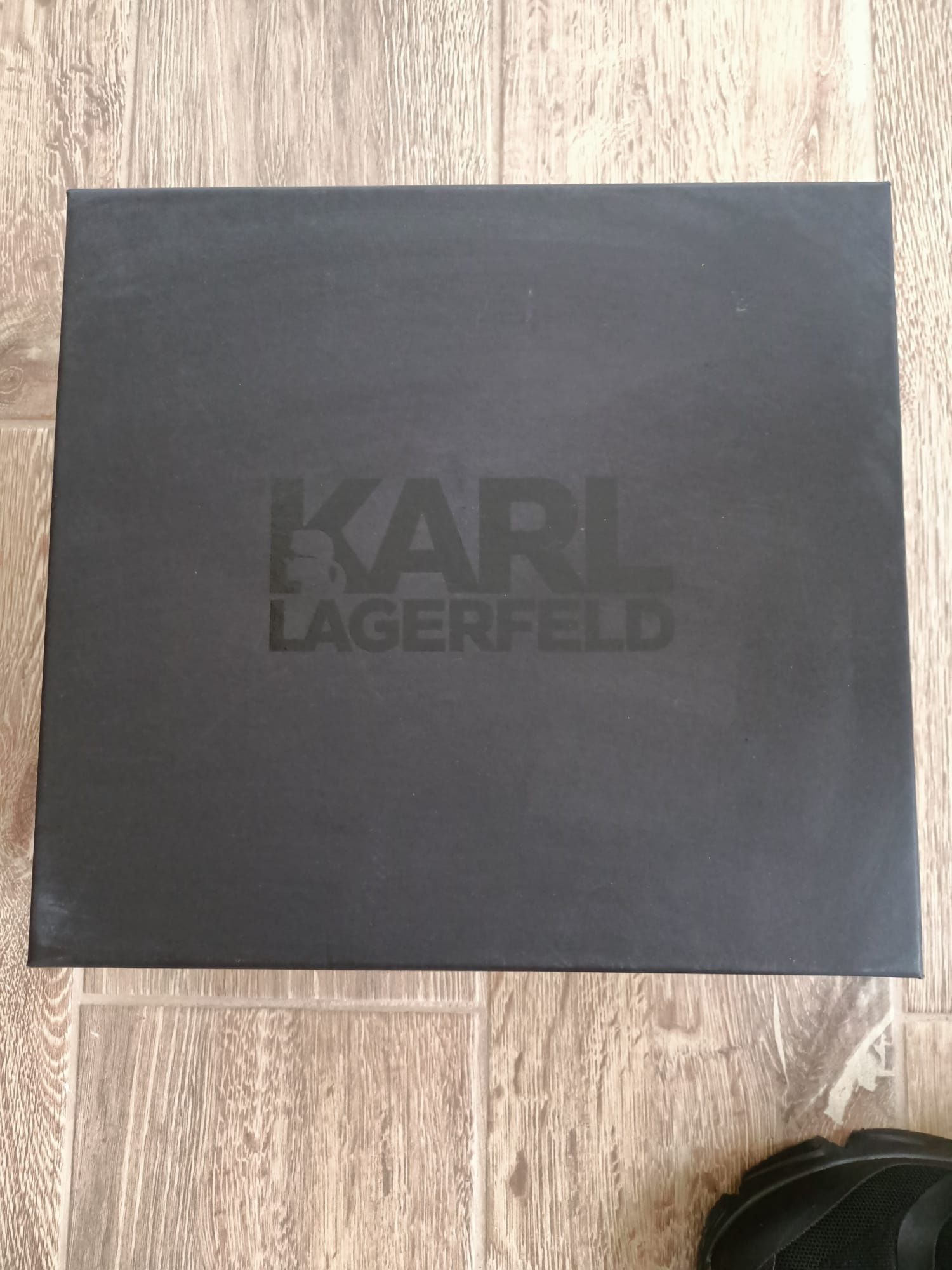Vand Karl Lagerfeld