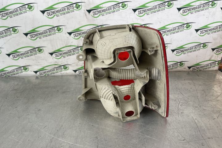 Lampa / Tripla stop stanga pe aripa Volkswagen VW Touran prima genera