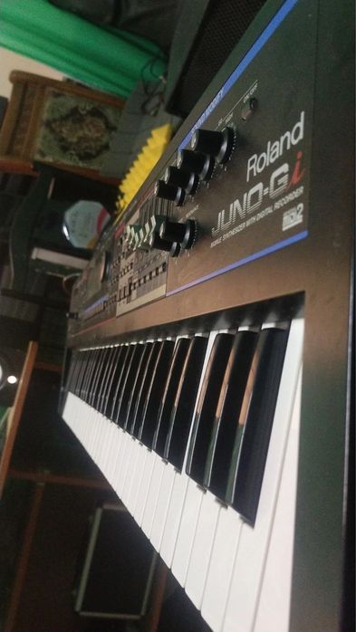 Roland juno Gi .