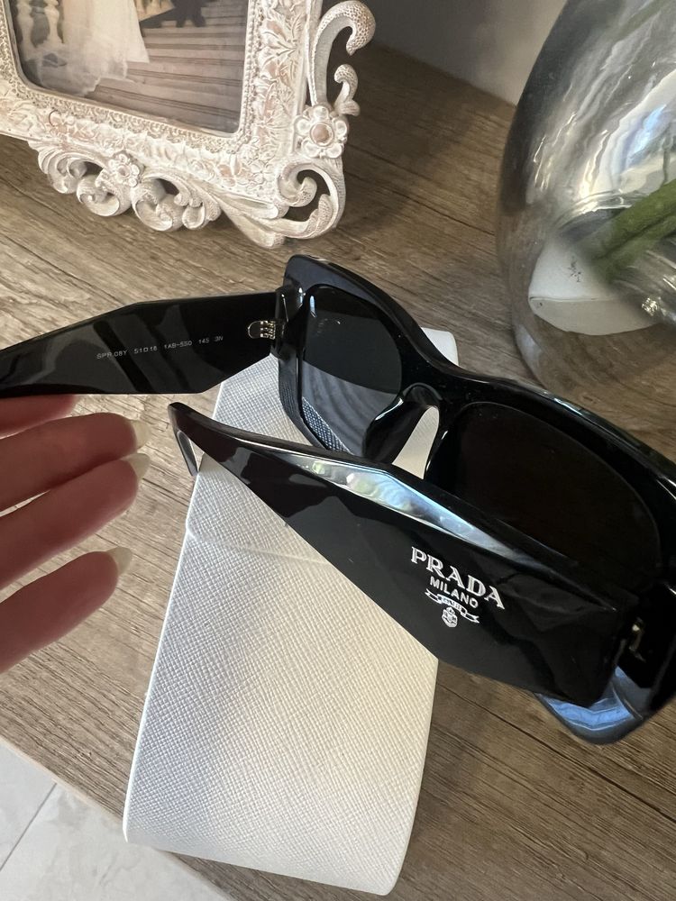 Слънчеви очила Prada