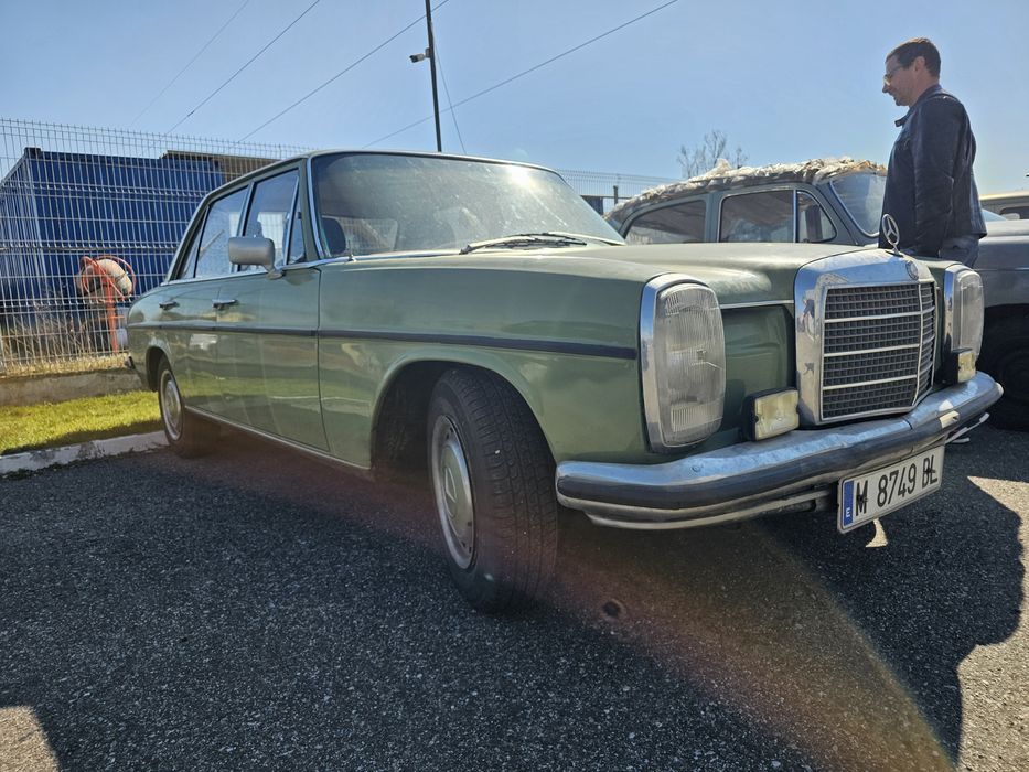 Mercedes-Benz w115 - 200D - 1976 Retromobil