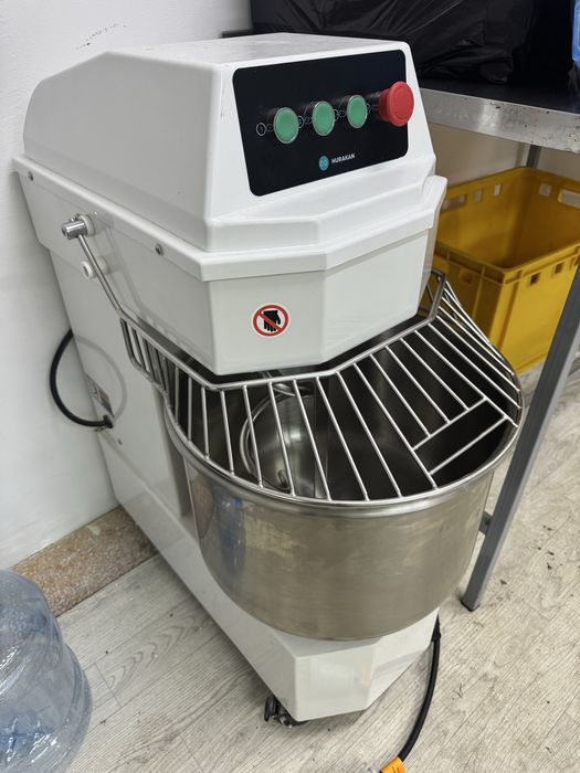 Продается тестомес хуракан 8 кг