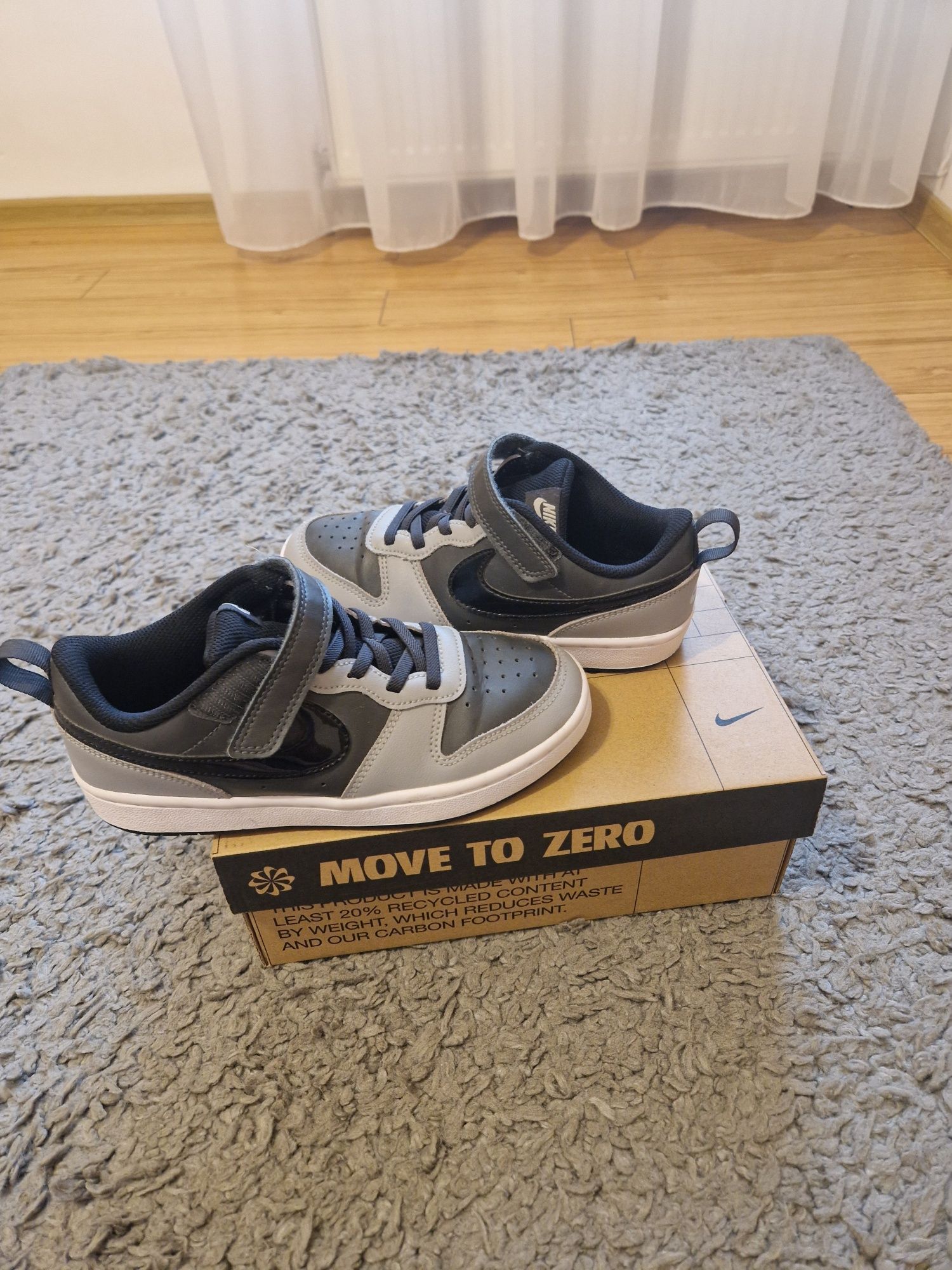 Adidași Nike piele marimea 34