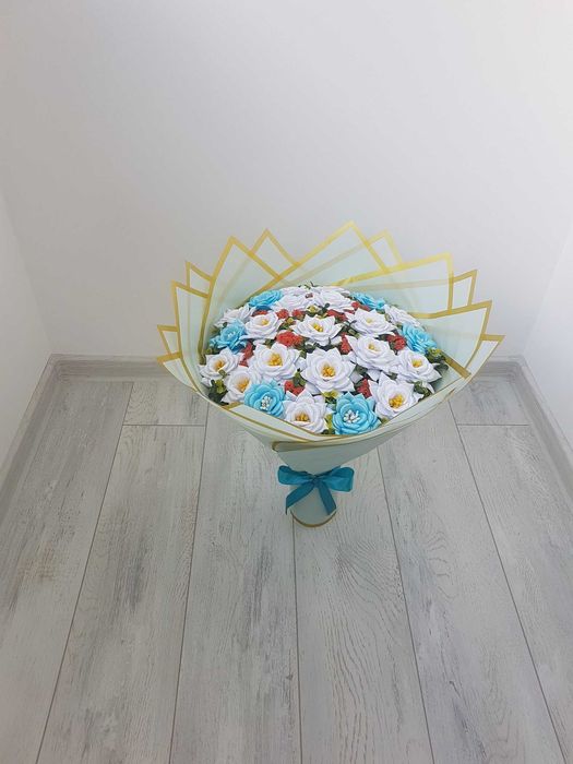 Buchet de flori artificiale facute manual