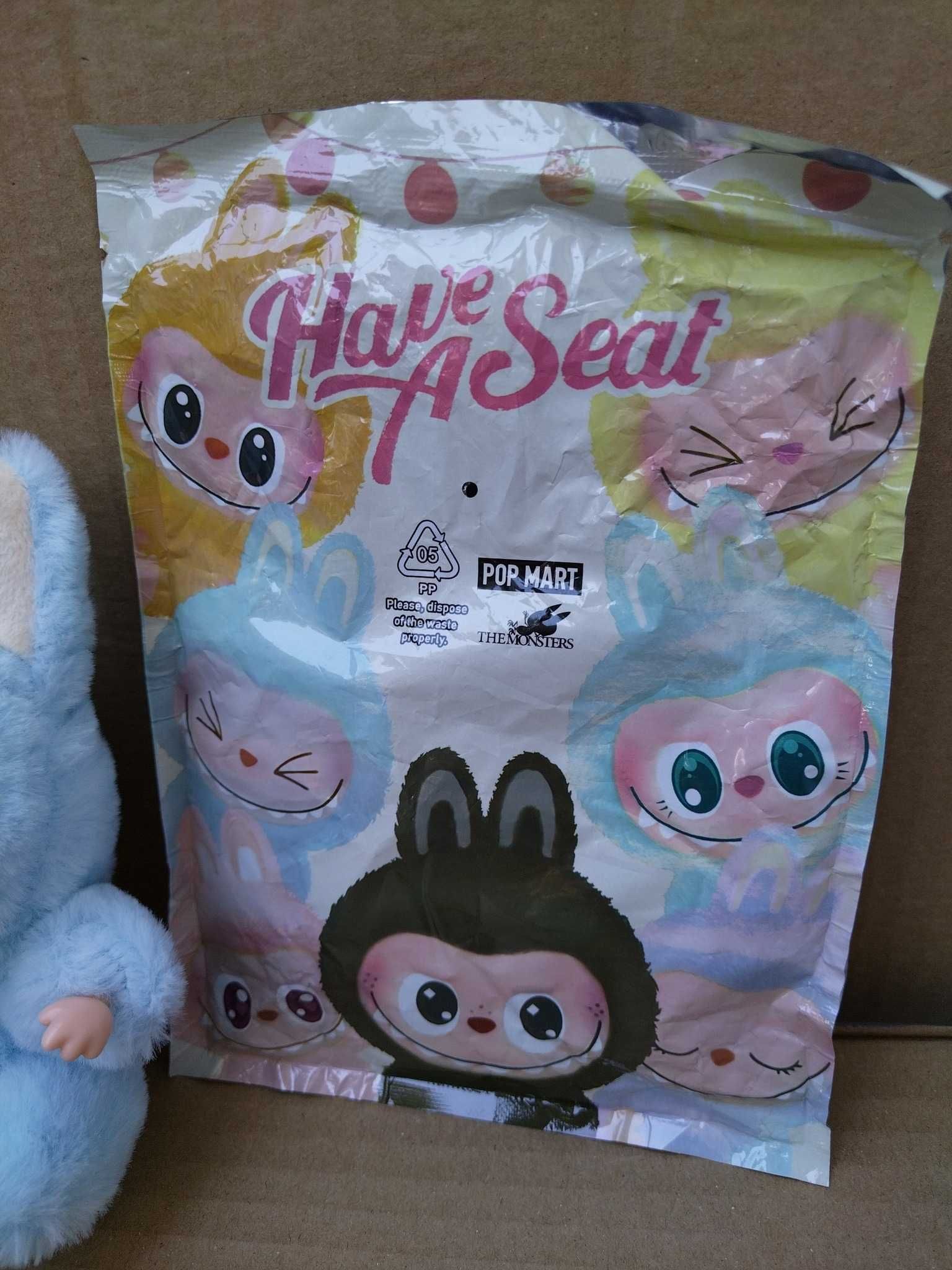 Pop Mart Лабубу Labubu плюшена играчка Серия Labubu Have A Seat, 15 cm
