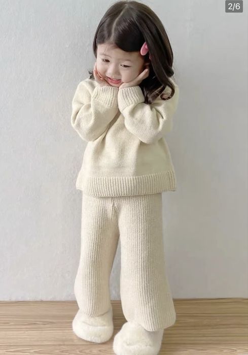 Продам вязаный детский костюм