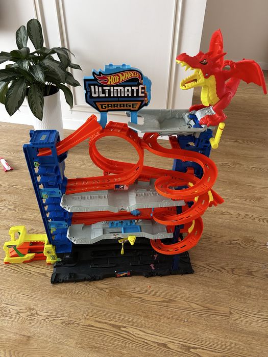 Продам гараж hot wheels ultimate