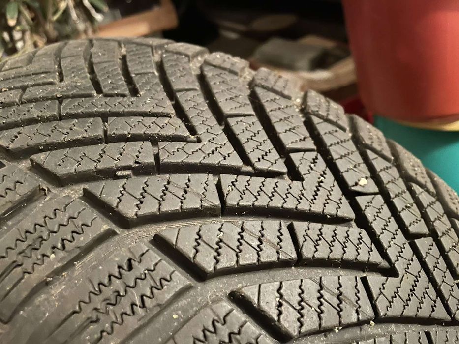 205 55 16 зимна Vredestein