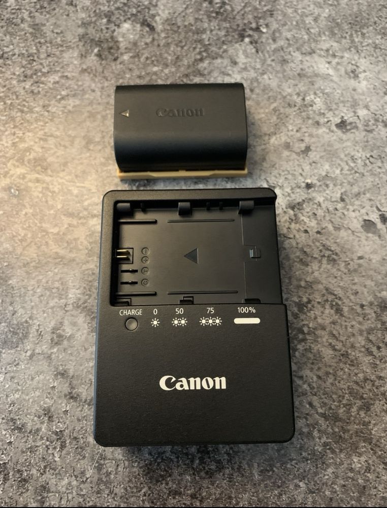 Aparat Canon 70D + Obiectiv Canon 18-135mm IS + Accesorii