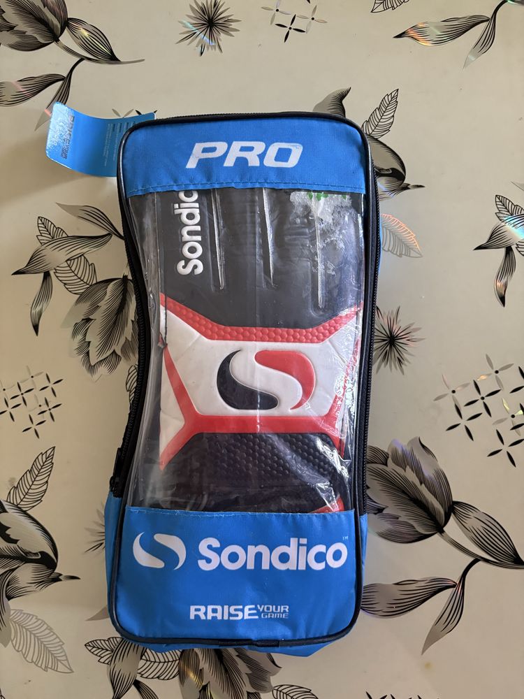 Вратарски ръкавици / Goalkeeper gloves - Sondico