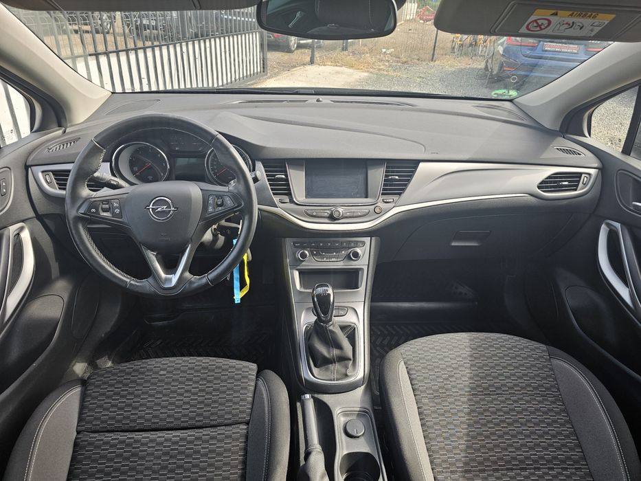 Opel Astra Model 2021 / Diesel