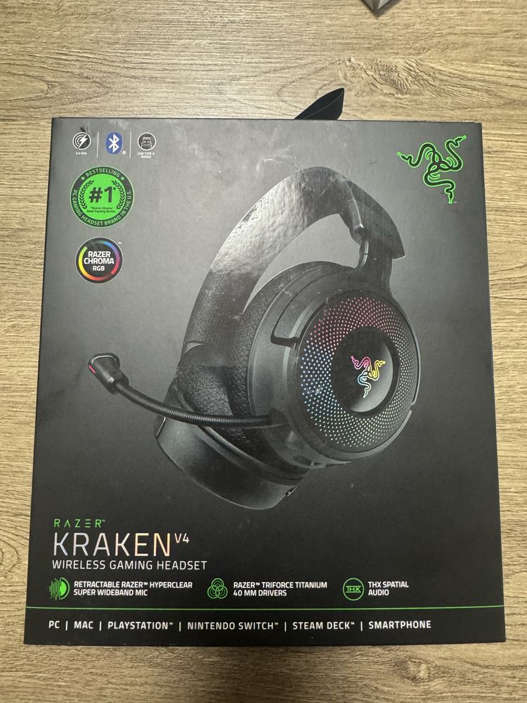 Razer kraken v4 чисто нови
