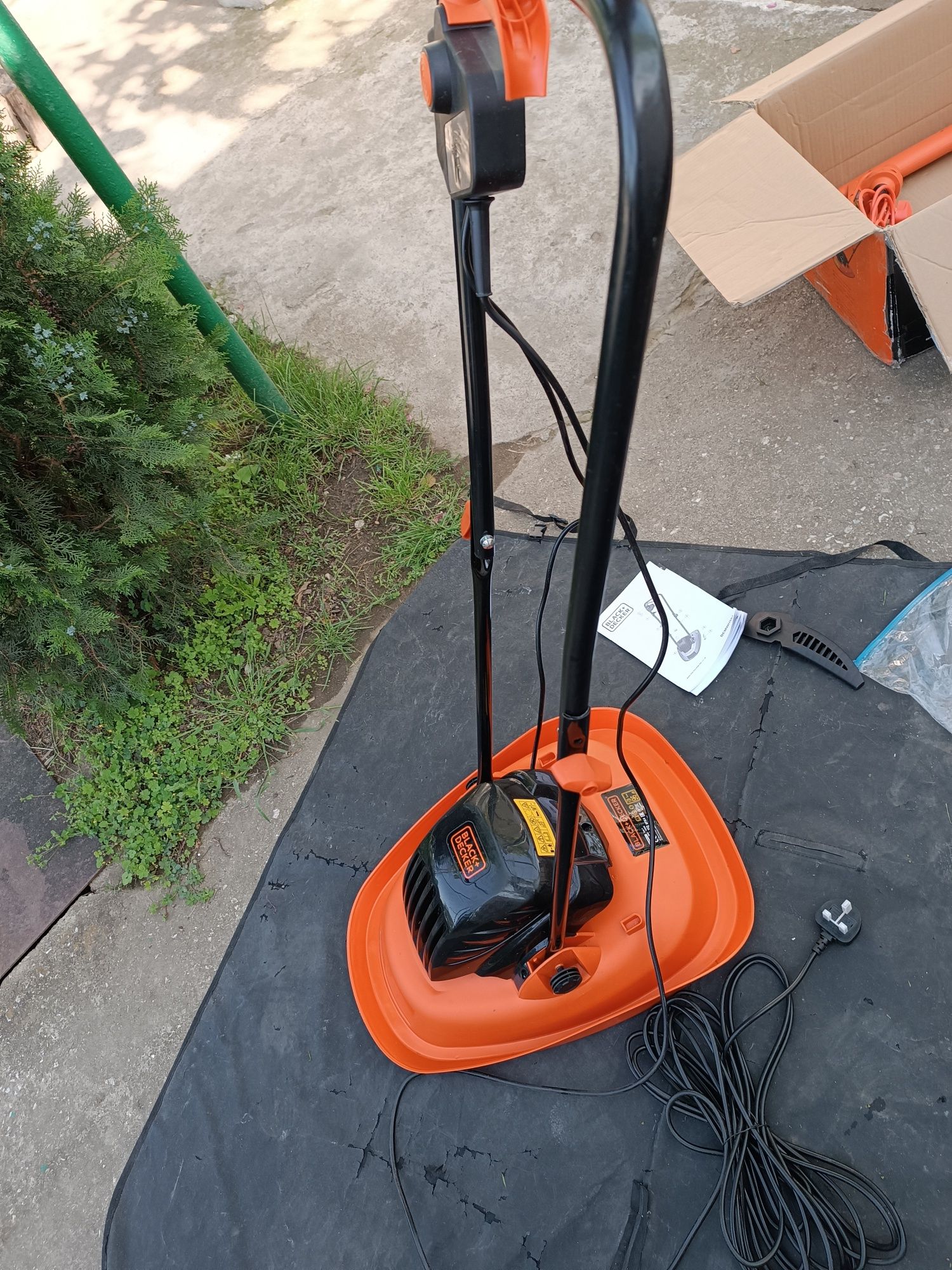 Електрическата косачка за трева на Black & Decker BEMWH551