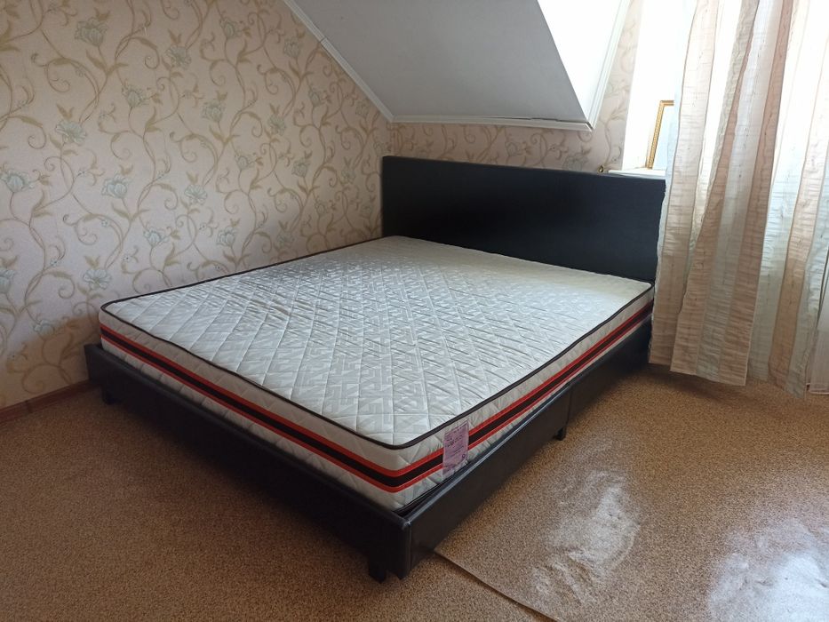 Двухместная кровать