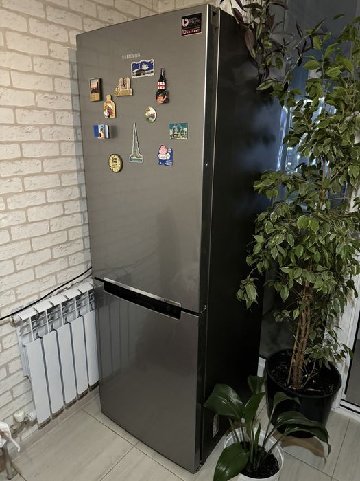 Холодильник Samsung